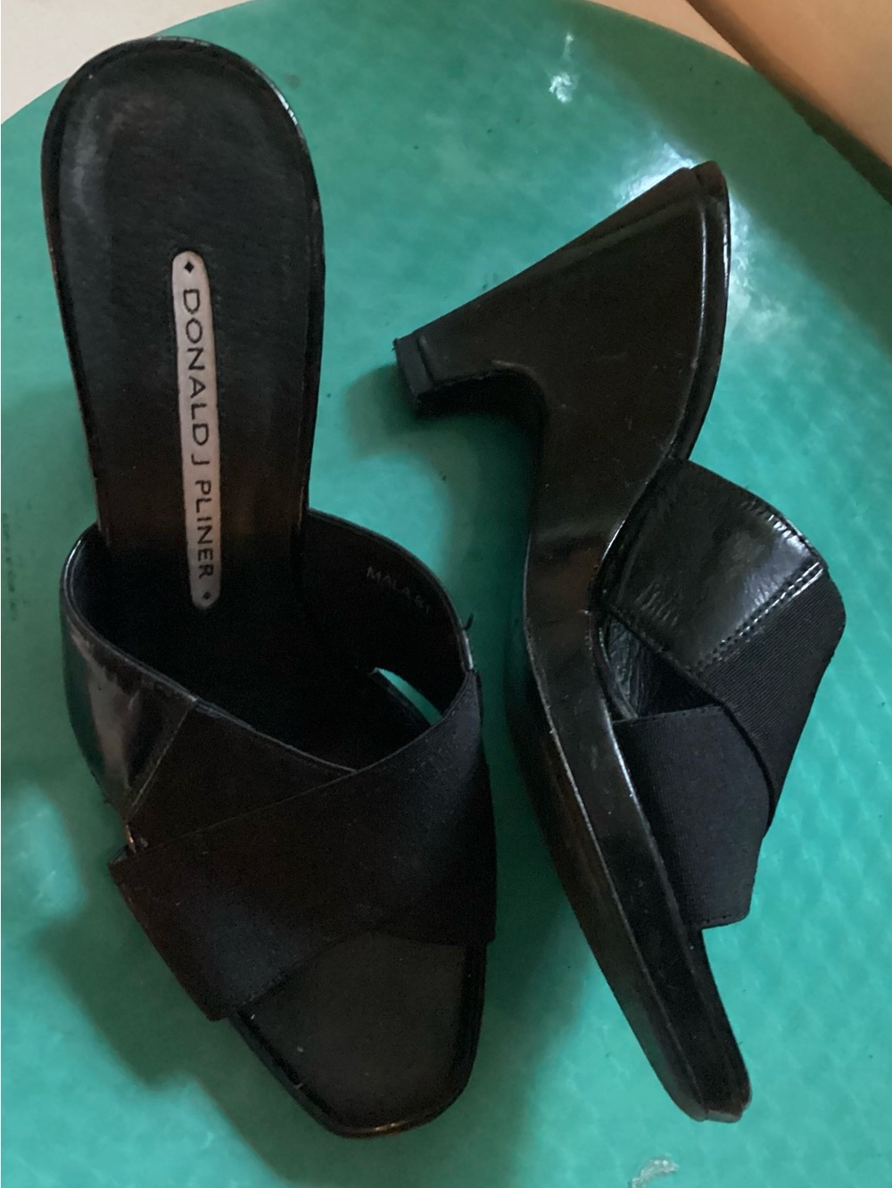 Donald J Pliner black heeled wedge sandals. Size 6M